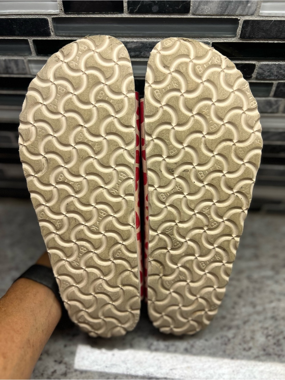 Birkenstock Arizona Women’s Cream Sandals with Red Heart Print size 8(39) - Picture 6 of 7
